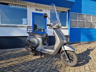 Capri  LOOK A LIKE VESPA picture 3