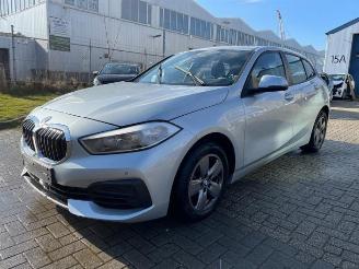Vrakbiler auto BMW 1-serie 1 serie (F40), Hatchback, 2019 118i 1.5 TwinPower 12V 2020/1