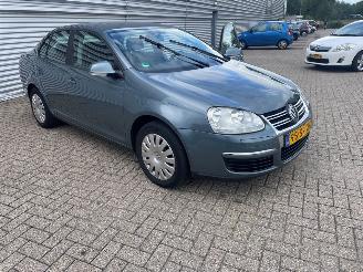 skadebil auto Volkswagen Jetta 1.6 Sedan 4Dr Benzine 1.595cc 75kW (102pk) FWD 2006/5