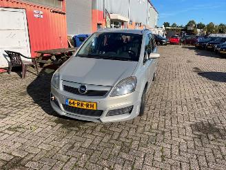 Vaurioauto  passenger cars Opel Zafira 1.9 CDTI MPV  Diesel 1.910cc 88kW (120pk) RWD 2005-07/2015-04 (M75) Z19DT; EURO4 2005/7