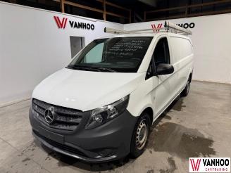 krockskadad bil auto Mercedes Vito  2020/9