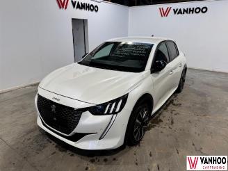 Vaurioauto  passenger cars Peugeot 208  2022/8