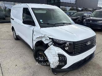 Schadeauto Ford Transit COURIER TREND 2024/8