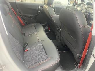 Peugeot 208 BENZINE - AUTOMATIC picture 19