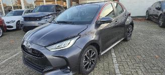 Toyota Yaris 1.5 Hybride* Navigatie*LED*Aluminium velgen*Camera*trekhaak*KeylessGo* picture 3