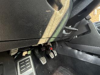 Volkswagen Golf 1.6 TDI picture 12