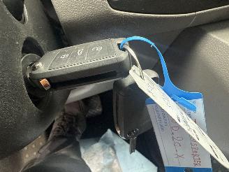 Volkswagen Transporter 2.0 TDI L1H1 28 Bulli picture 25