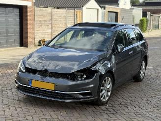krockskadad bil auto Volkswagen Golf 1.5 TSI Pano AUTOMAAT 2017/1