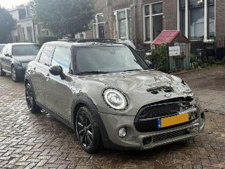 Schadeauto Mini Cooper S 2.0 Cooper S Chili HARMON PANO NAP! 2018/1