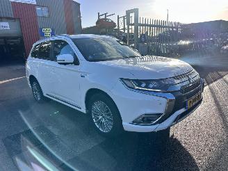 Mitsubishi Outlander 2.4 PHEV S-Edition picture 3