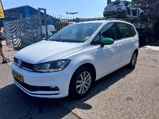 Schadeauto Volkswagen Touran 1.0 TSI 7 PERSOON 2019/6