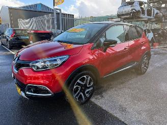 damaged passenger cars Renault Captur 1.2 TCe / AUTOMAAT/ HELLY HANSEN 2014/7