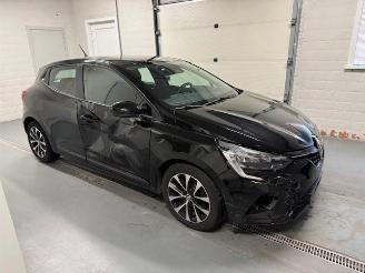 krockskadad bil auto Renault Clio  2022/9