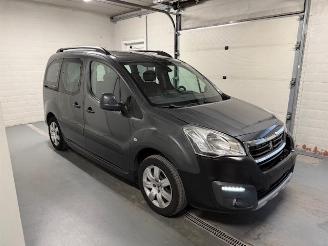 skadebil auto Peugeot Partner Tepee  2016/11