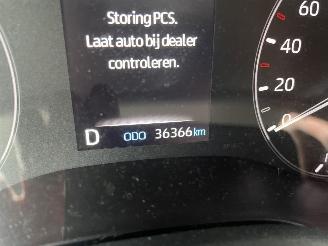 Toyota Yaris 5drs hybrid picture 15