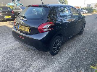 krockskadad bil auto Peugeot 208 1.2 5drs 2013/12