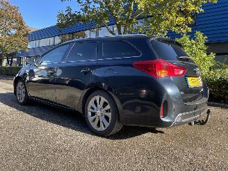 skadebil auto Toyota Auris 1.8 hybrid 2013/10