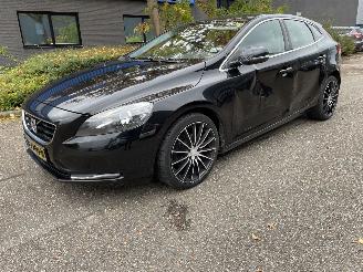 krockskadad bil auto Volvo V-40 2.0d 2015/12