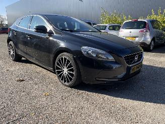 Schadeauto Volvo V-40 2.0d 2015/12