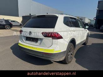 Voiture accidenté Volkswagen Tiguan Allspace Comfortline 4Motion 147kw 2022/3