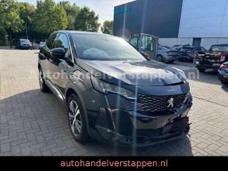 uszkodzony samochody osobowe Peugeot 3008 Hybrid 225 Allure Pack 165KW Hybrid 2023/4