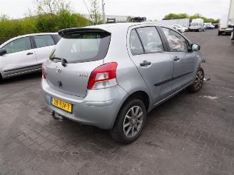 Salvage car Toyota Yaris 1.3 16v 2011/6