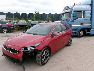 Voiture accidenté Kia Ceed 1.0  Turbo-GDI -Lounge 5 DRS HB - LOUNGE 2020/8