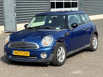 krockskadad bil auto Mini One 1.4 16V Hatchback  Benzine 1.397cc 70kW (95pk) FWD 2008/2