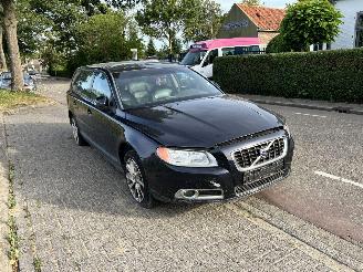 Salvage car Volvo V-70 2.0 D 16V 2009/5