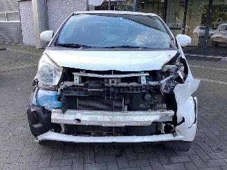 Toyota iQ  picture 2