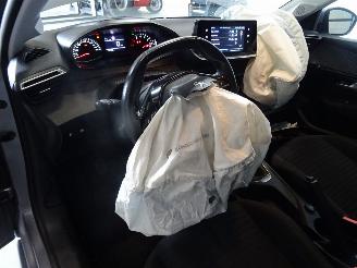 Peugeot 208 1.2 VTI picture 6
