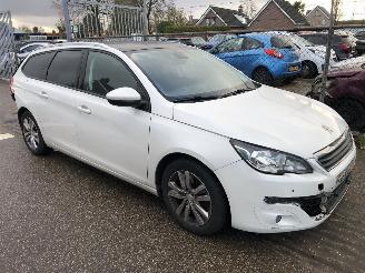 Unfallwagen Peugeot 308 308 SW 1.2 PureTech Blue Lease Executive 2016/10