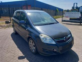 Salvage car Opel Zafira  2010/2