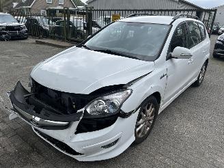 Voiture accidenté Hyundai I-30 CW   1.4i   i-Motion 2012/7