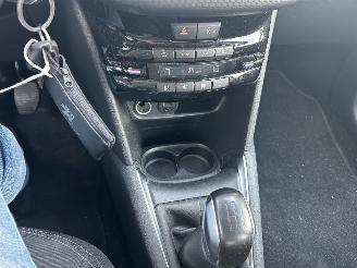 Peugeot 208 1.2 Puretech  Allure picture 12