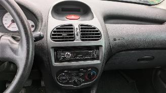 Peugeot 206 1.4 picture 12