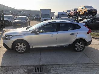 Damaged car Volvo V-40 Cross Country 1.6 diesel 84kW E5 2014/6