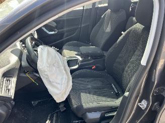 Peugeot 308 1.2 puretech picture 8