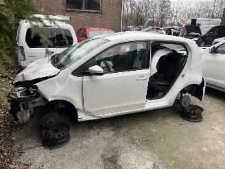 Purkuautot passenger cars Volkswagen Up!  2017/4