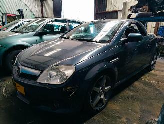 Uttjänta bilar auto Opel Tigra TwinTop 1.4-16V Linea Rosso 2004/1