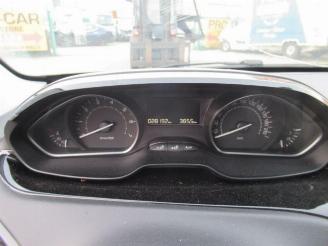 Peugeot 208  picture 9