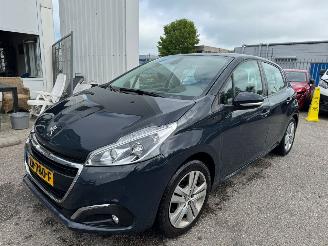 skadebil auto Peugeot 208 1.2 PureTech Signature BJ 2019 2019/1