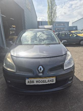 Sloopauto Renault Clio III (BR/CR) Hatchback 1.4 16V (K4J-780) [72kW] 5-BAK 2006/1