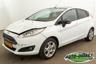 Damaged car Ford Fiesta 1.0 65kP 111.342 km Airco Navi White Edition 2016/5