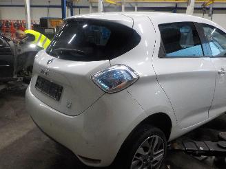 Renault Zoé Zoé (AG) Hatchback 5-drs 46kW (5AM-450(5AM-B4)) [46kW]  (06-2012/...=
) picture 3