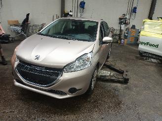 Sloopauto Peugeot 208 208 I (CA/CC/CK/CL) Hatchback 1.0 Vti 12V PureTech (EB0(ZMZ)) [50kW]  =
(03-2012/12-2019) 2013/4