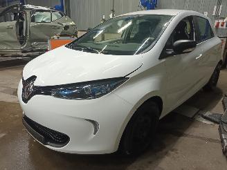 Salvage car Renault Zoé Zoé (AG) Hatchback 5-drs R90 (5AQ-601) [68kW]  (09-2016/03-2024) 2017/4