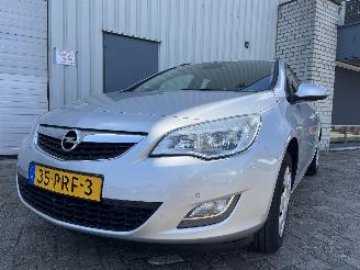 Avarii autoturisme Opel Astra Astra J Sports Tourer (PD8/PE8/PF8) Combi 1.4 16V ecoFLEX (A14XER(Euro=
 5)) [74kW]  (10-2010/10-2015) 2011/3