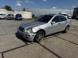 Auto incidentate Mercedes C-klasse 200 K Avantgarde 2000/8
