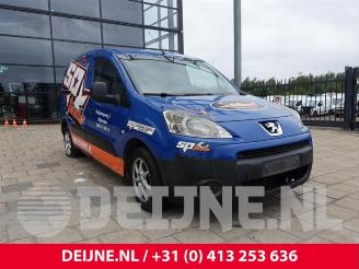 Coche siniestrado Peugeot Partner Tepee Partner Tepee (7A/B/C/D/E/F/G/J/P/S), MPV, 2008 / 2018 1.6 HDiF 90 16V Phase 1 2011/6